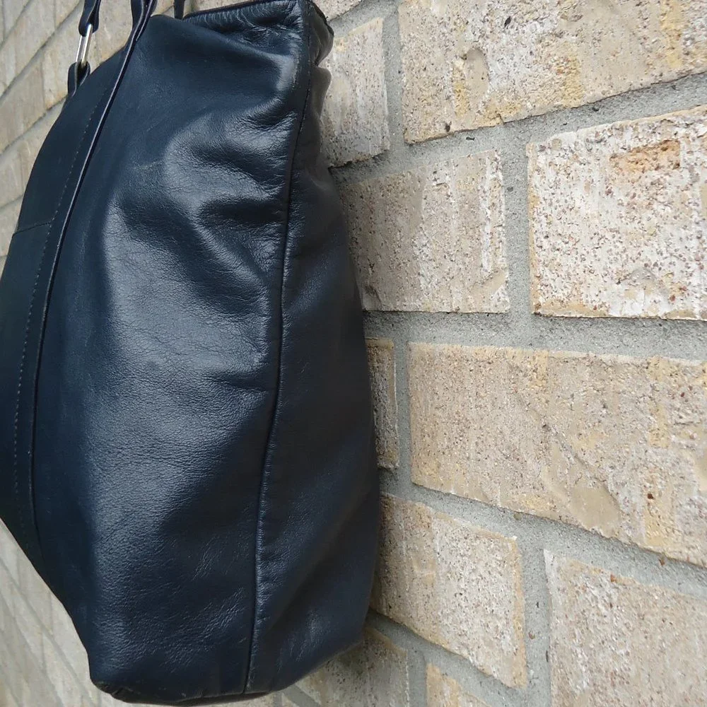 SAS leather bag/ briefcase with leather lining.